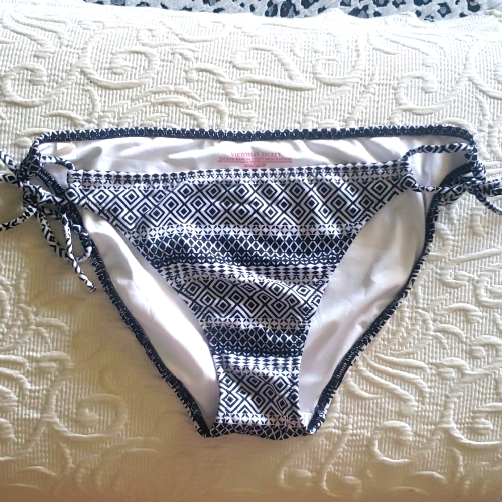 VS bottom bikini 👙 color black & white